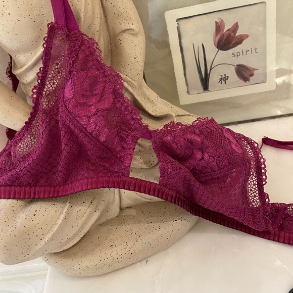 BNWT medium sized bralette - Picture 2 of 4